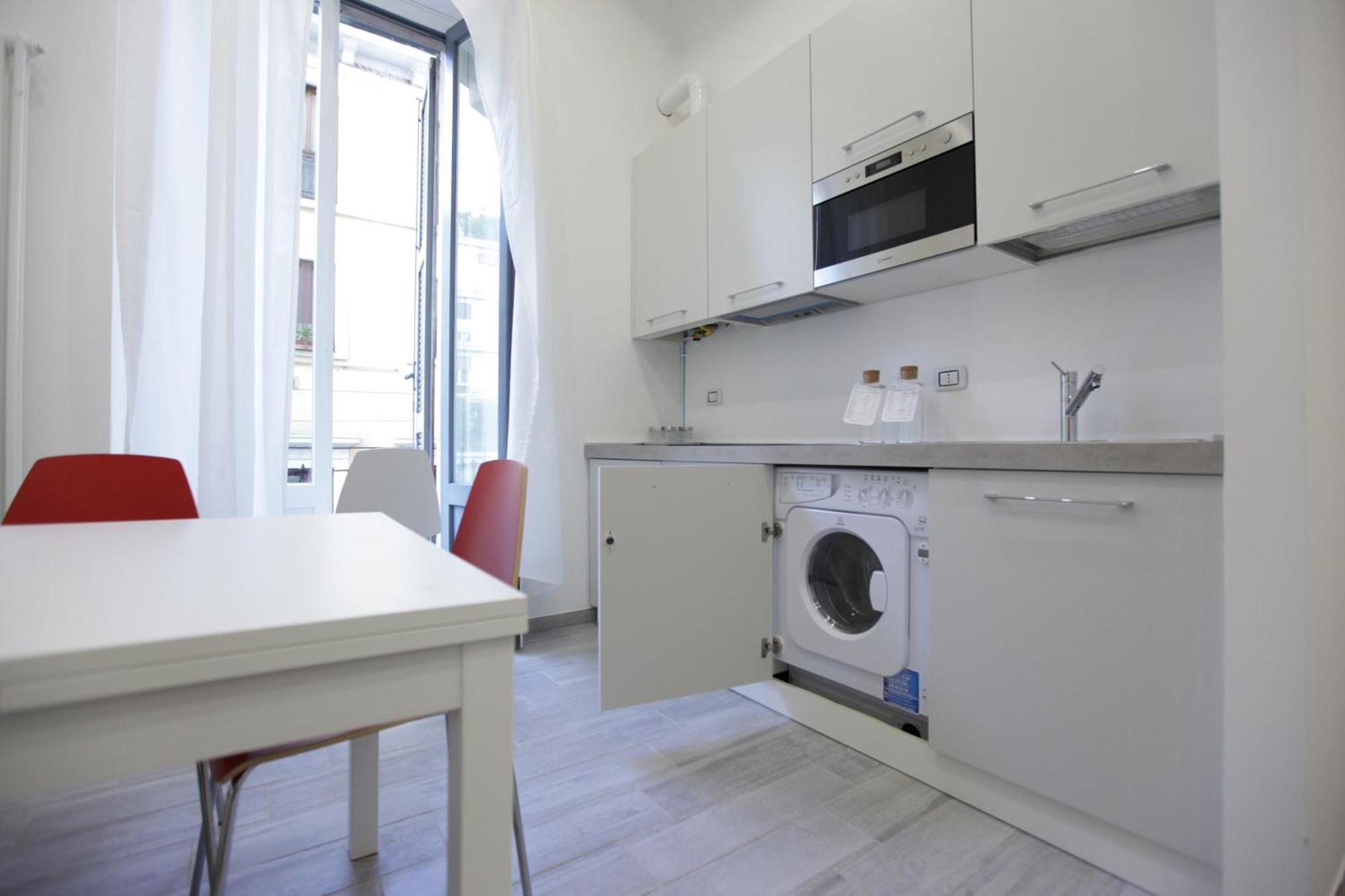 Amazing Apartment In City Center With Balcony Milano Eksteriør billede